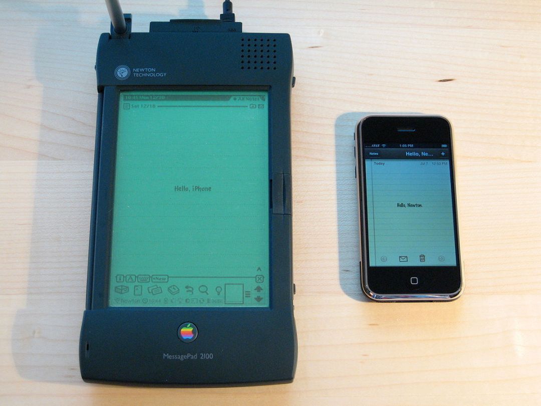 1200px-apple_newton_and_iphone